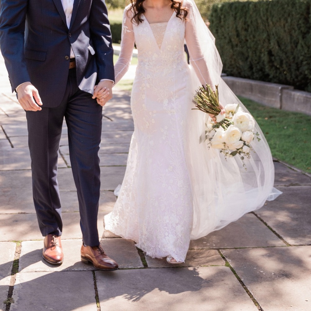 monique lhuillier wedding dress - Picture 5 of 6
